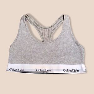 🌸 Calvin Klein Sports Bra